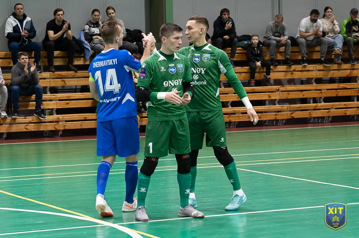 Александр Сухов (крайний справа) / фото: ФК ХИТ