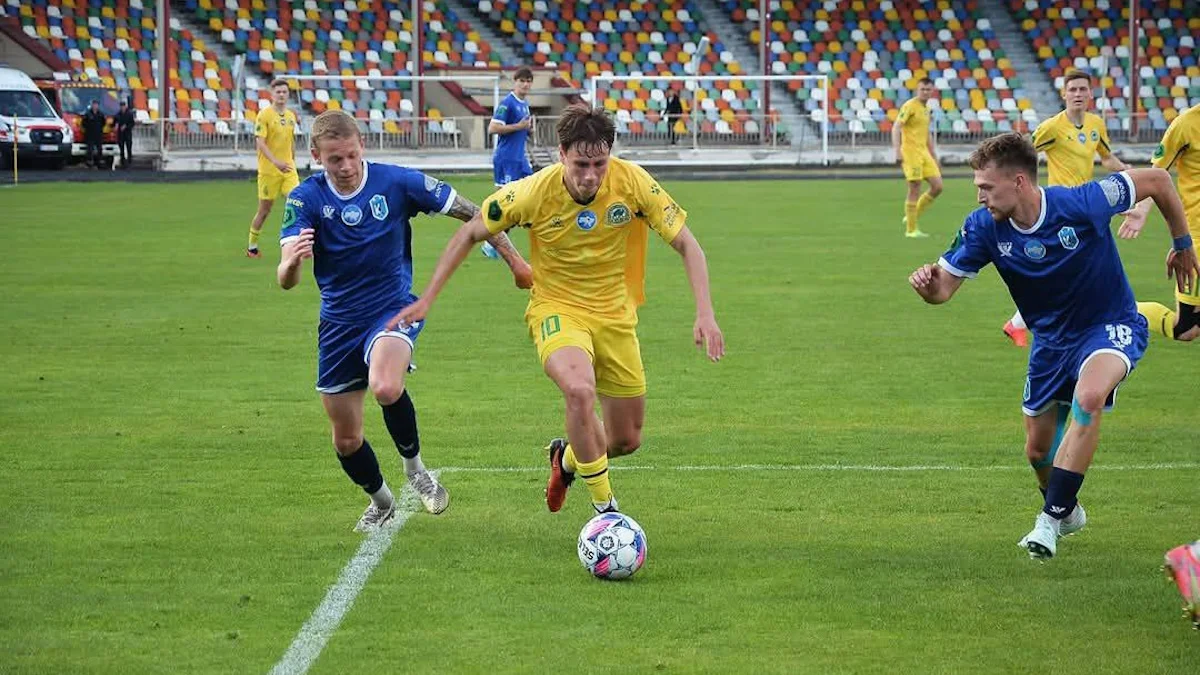 Гравці Кременя проти Ниви Тернопіль / фото: ФК Кремінь
