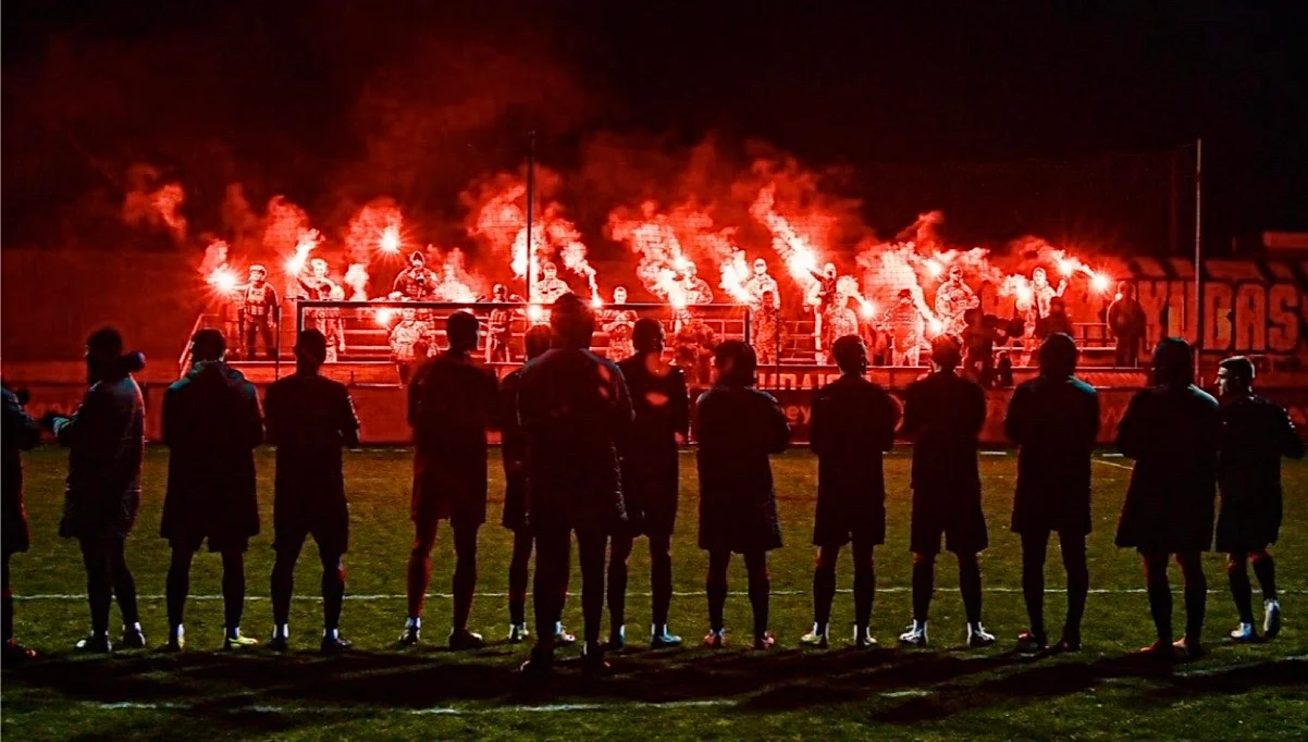 Гравці Кривбаса біля "Трибуни Героїв" / фото: ФК Кривбас