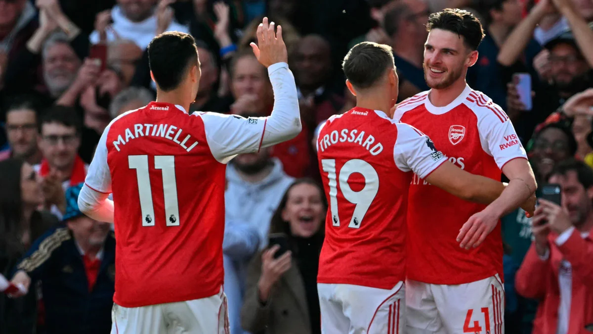 Фото к новости: Арсенал официально прорвался в Лигу чемпионов – "пушкари" одолели Ньюкасл благодаря топ-сейвам Раи и очередному голу Райса