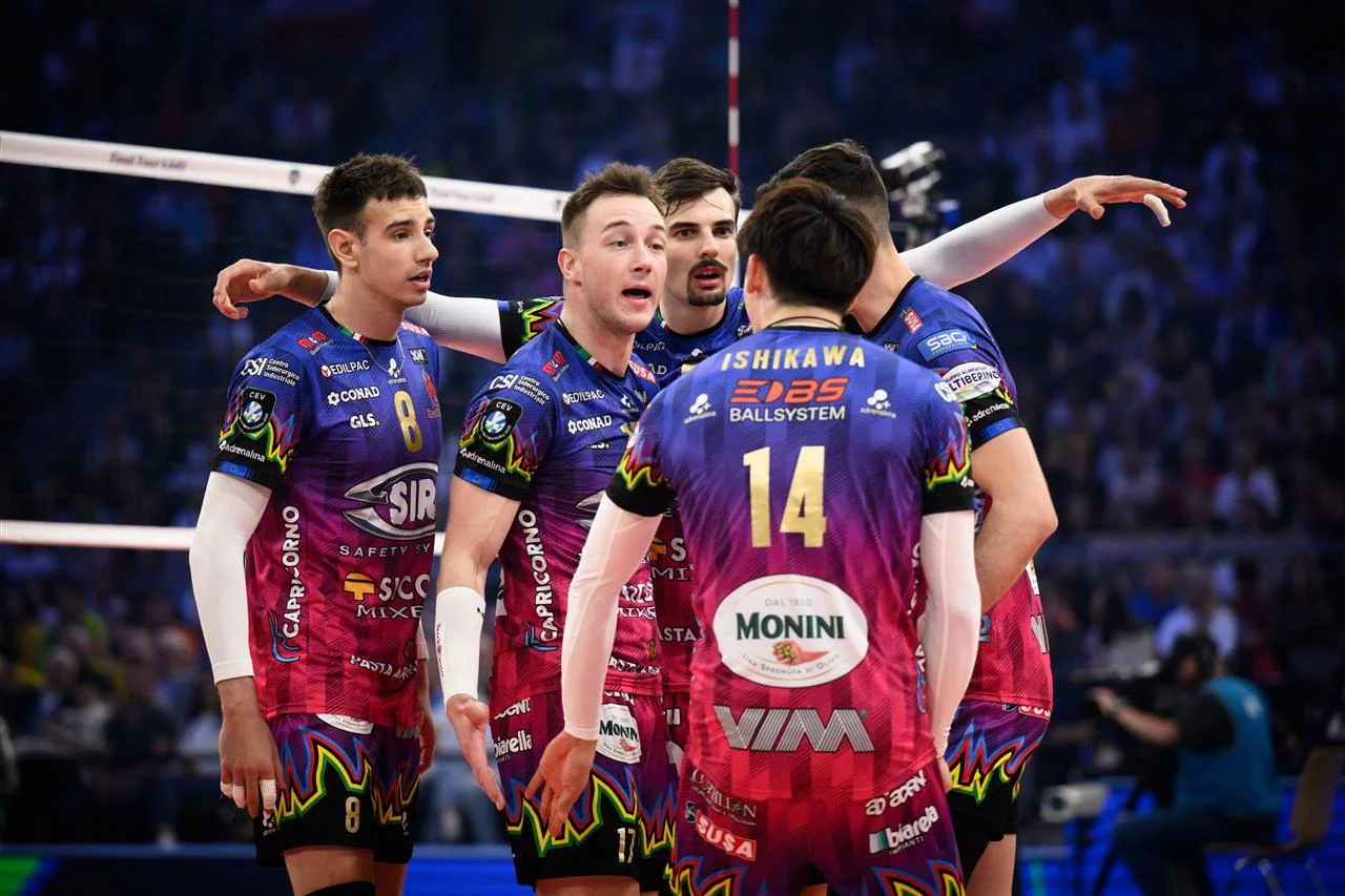 Перуджа з Плотницьким (другий зліва) виграла Лігу чемпіонів / CEV