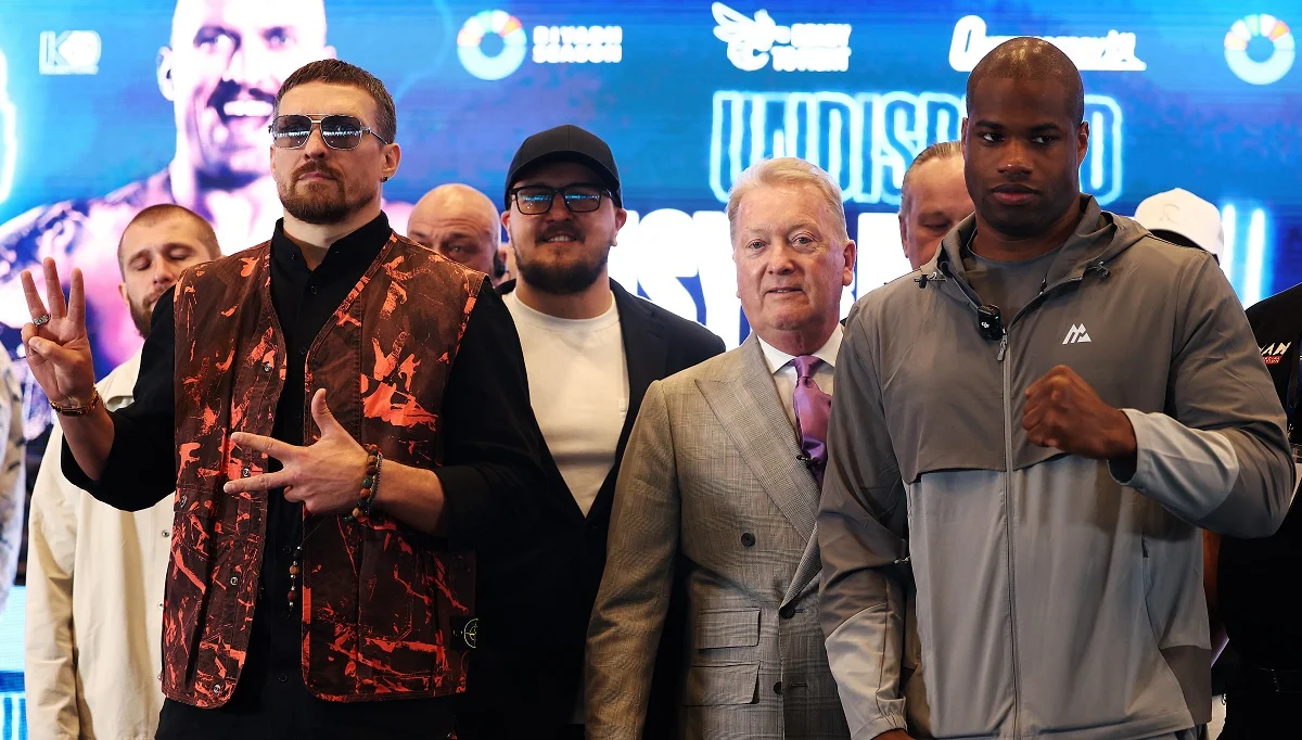 Олександр Усик та Даніель Дюбуа / Getty Images