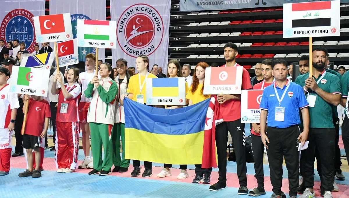 Збірна України з кікбоксингу (в центрі) / ФКУ