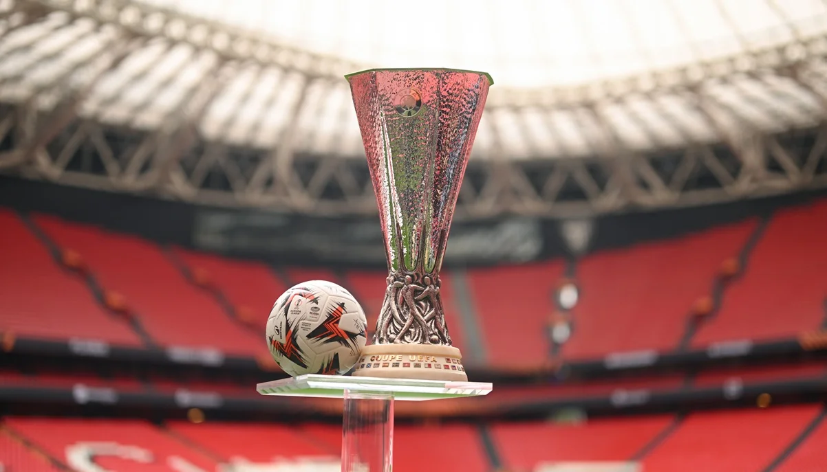 Трофей Лиги Европы / фото: GEtty images