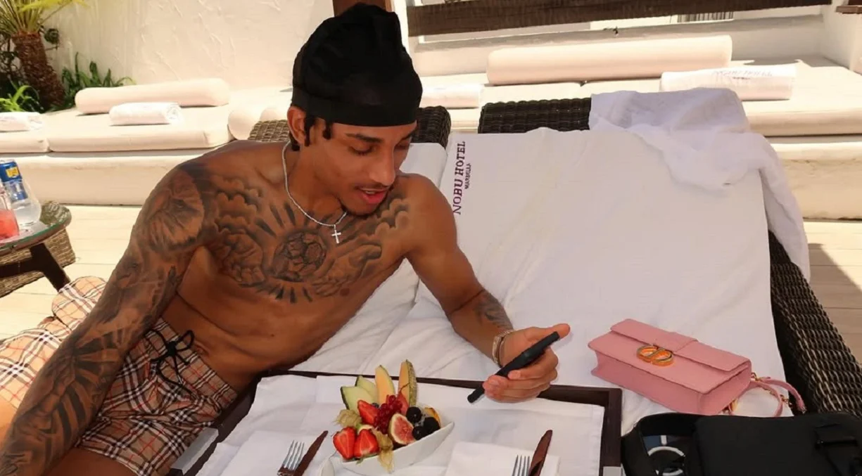 Фото к новости: Звезды клуба АПЛ подрались на тренировке – самого дорогого игрока выбросили из состава