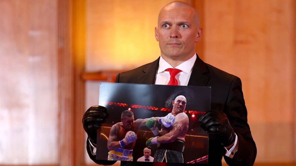 Олександр Усик на прес-конференції / GettyImages
