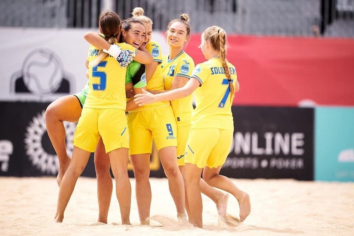 Жіноча збірна України з пляжного футболу / фото: beachsoccer.com