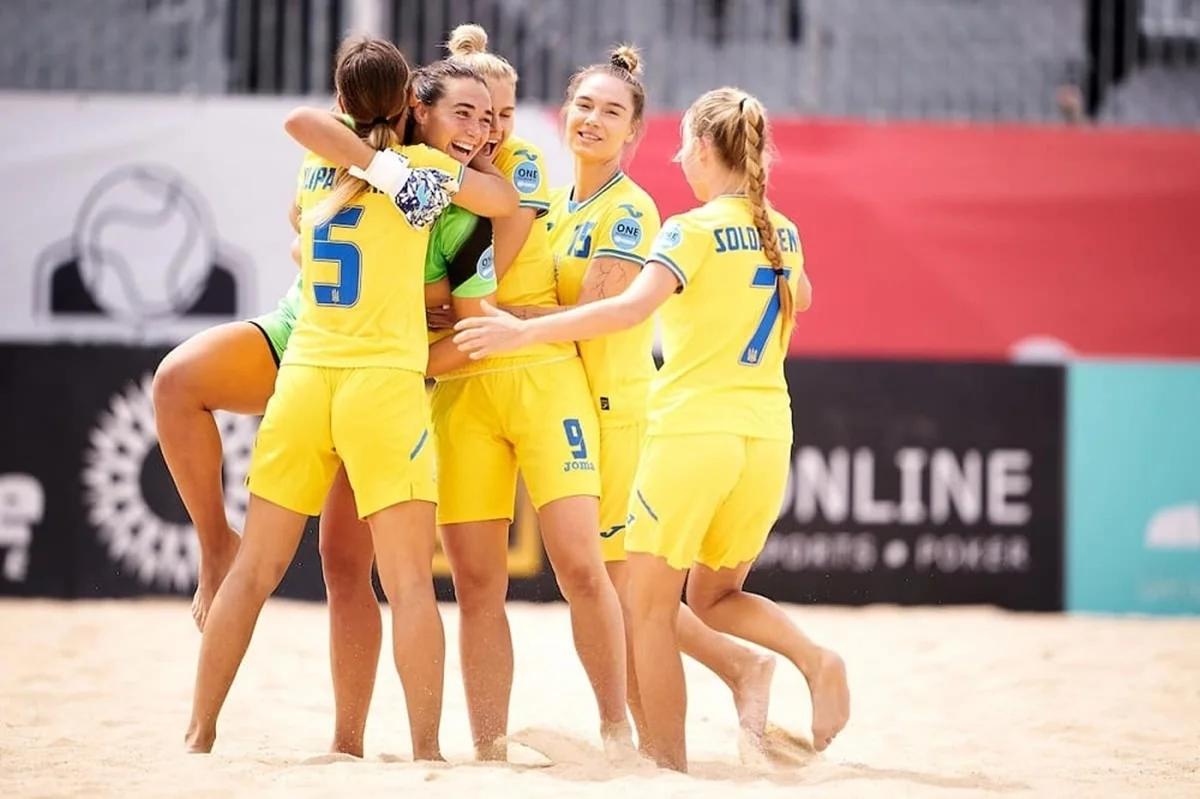 Женская сборная Украины по пляжному футболу / фото: beachsoccer.com