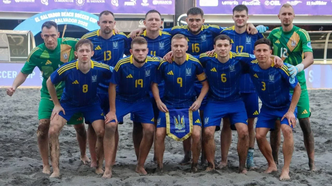 Сборная Украины по пляжному футболу / фото: УАФ