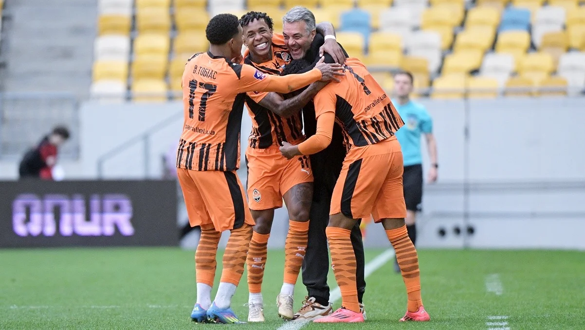 Маріно Пушіч з командою / фото: ФК Шахтар