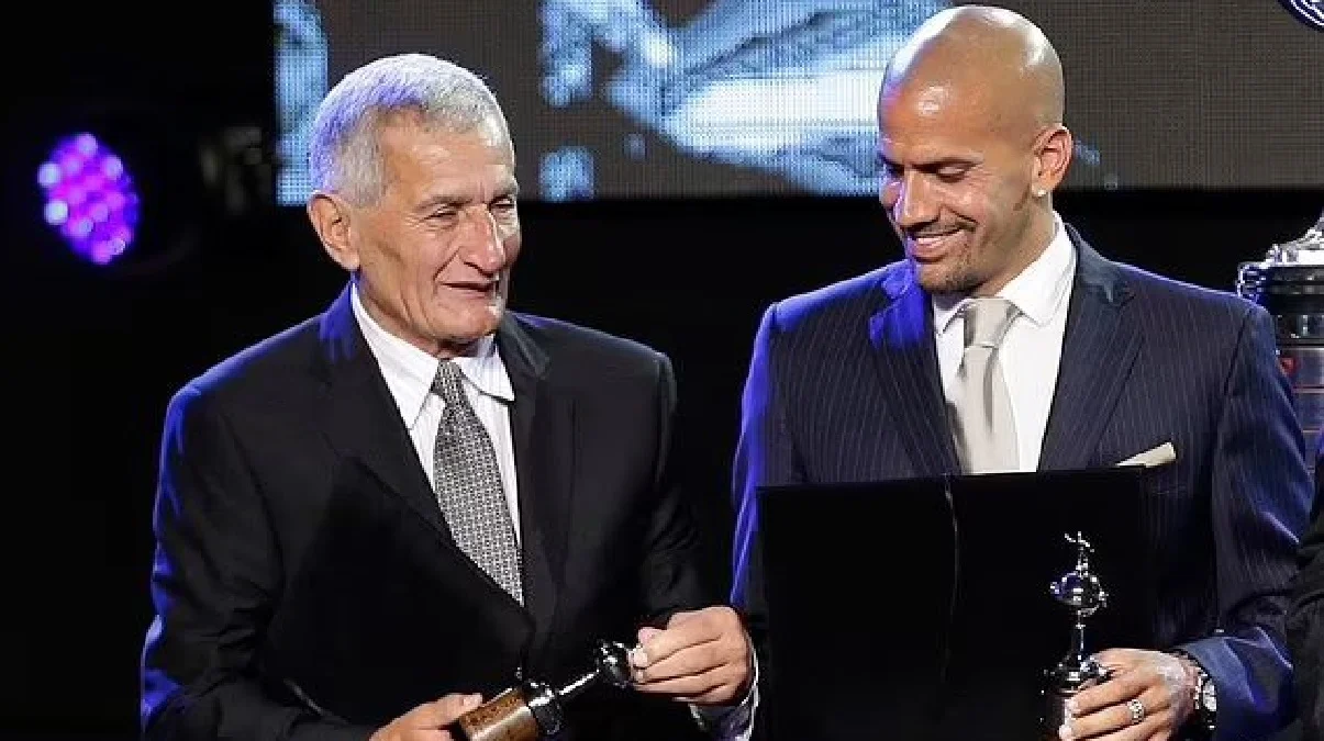 Хуан Роман Верон (ліворуч) з сином / Фото AP Photo/Jorge Saenz