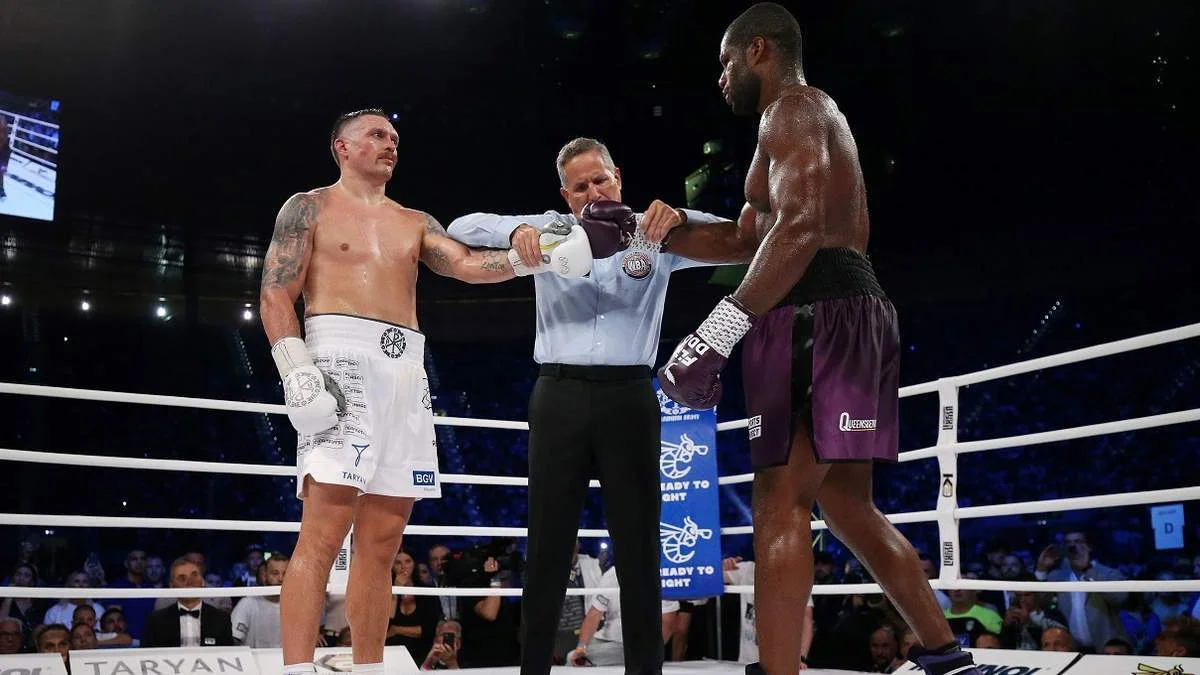 Олександр Усик виграв перший бій у Даніеля Дюбуа / Getty Images