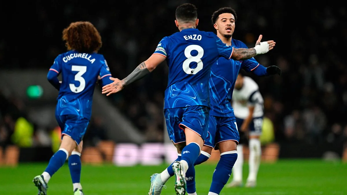 Марк Кукурелья, Энцо Фернандес и Джейдон Санчо / Darren Walsh/Chelsea FC via Getty Images