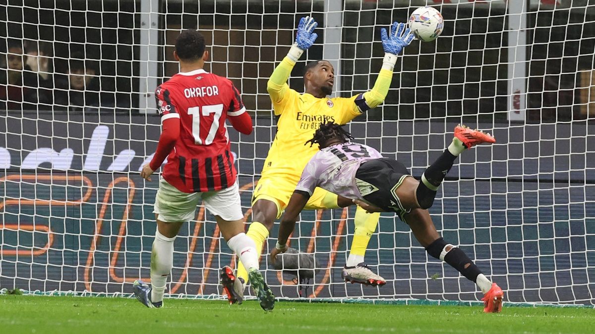 Майк Меньян против Удинезе / Photo by Claudio Villa/AC Milan via Getty Images)