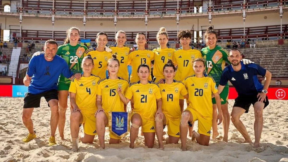 Жіноча збірна України з пляжного футболу / фото: Асоціація пляжного футболу України