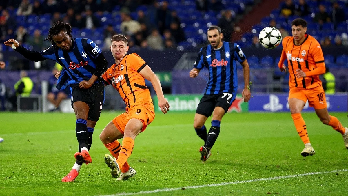 Лукман в борьбе с Бондарем / фото: Dean Mouhtaropoulos/Getty Images