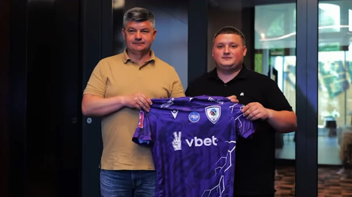 Виталий Пономарев (слева) / Пресс-служба ЛНЗ