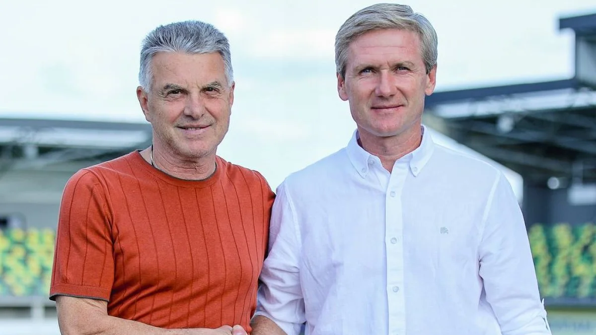 Андрей Гаврюшов (справа) –новый главный тренер Левого Берега / фото: ФК Левый Берег