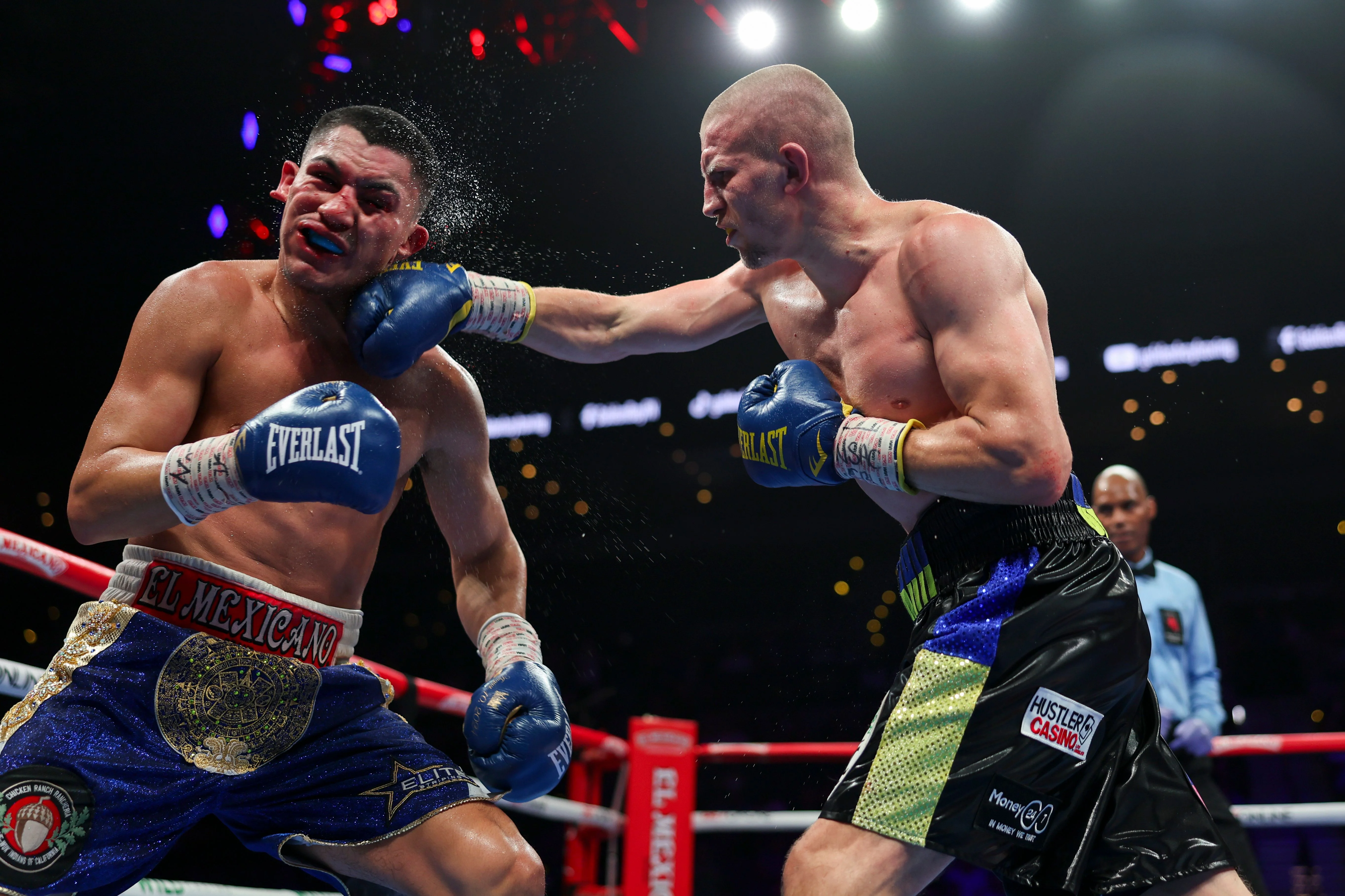 Богачук (справа) против Ортиса / Getty Images