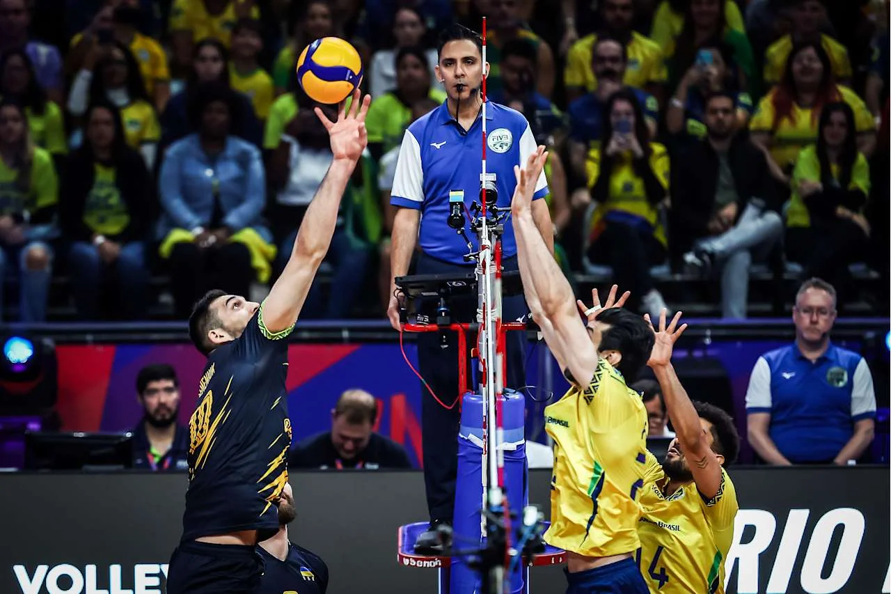 Украинцы дожать бразильцев не смогли / фото: FIVB
