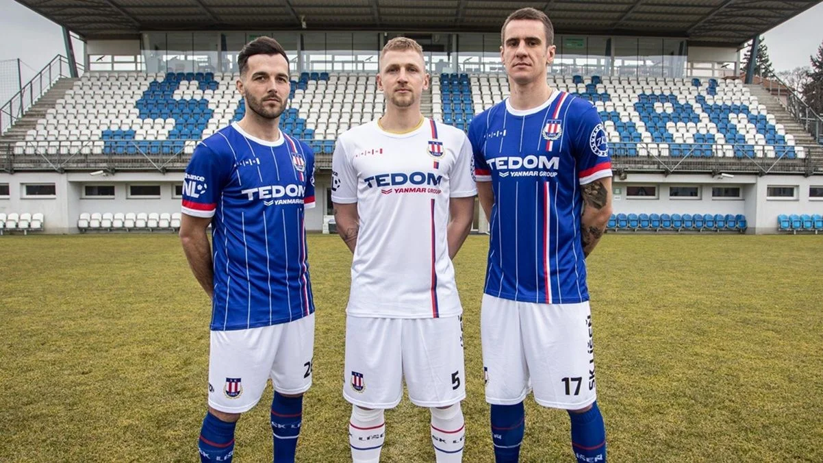 Артем Бєсєдін (справа) / фото: СК Лішень