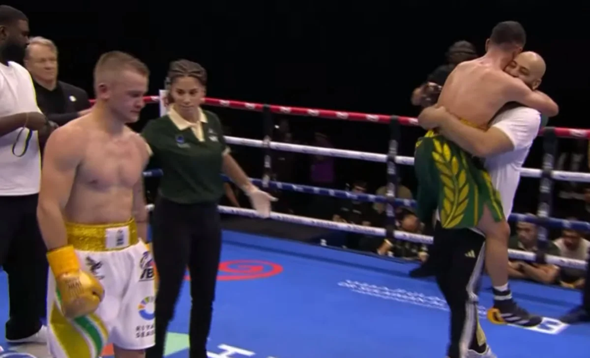 Соломенніков (ліворуч) після поразки / Скріншот