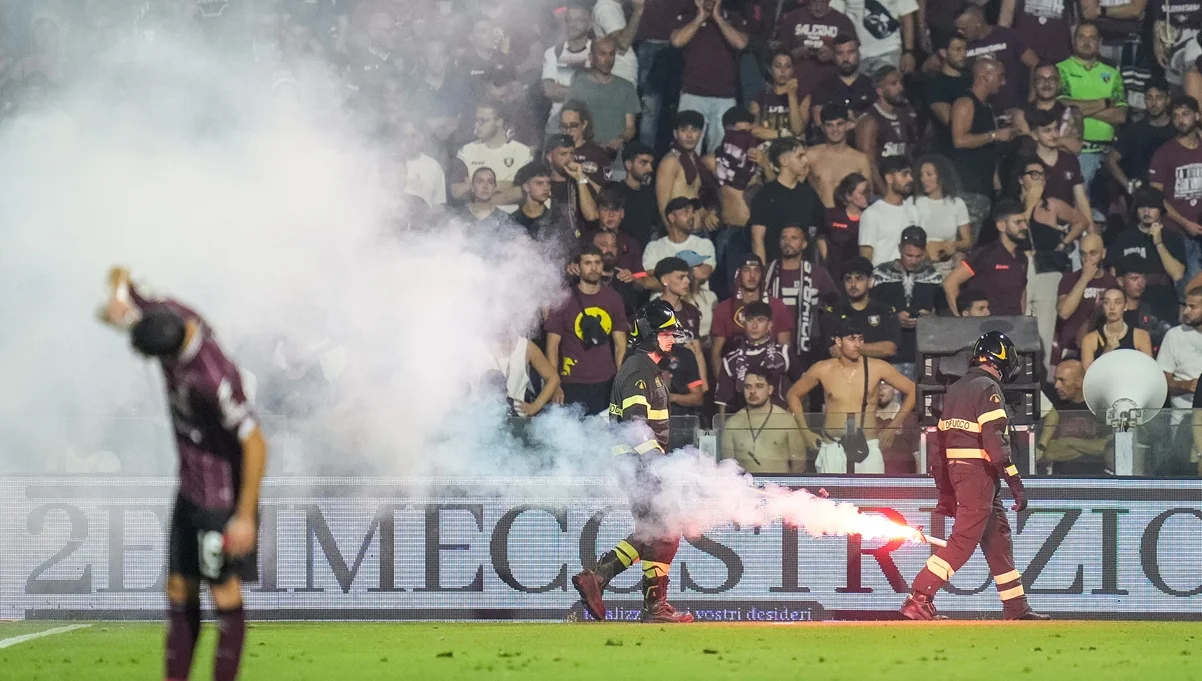 Болельщики на матче Салернитаны и Сампдории / фото: Giuseppe Maffia/NurPhoto via Getty Images