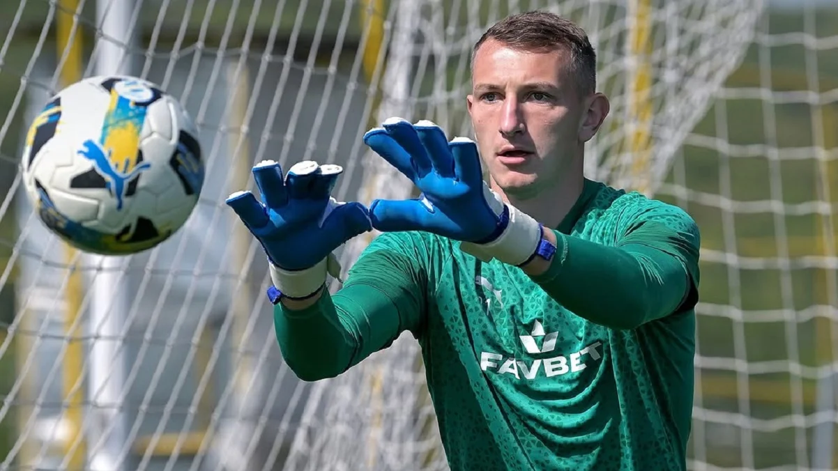 Фото к новости: Победитель Кубка Англии переманил вратаря ПСВ – на его место прочили Ризныка