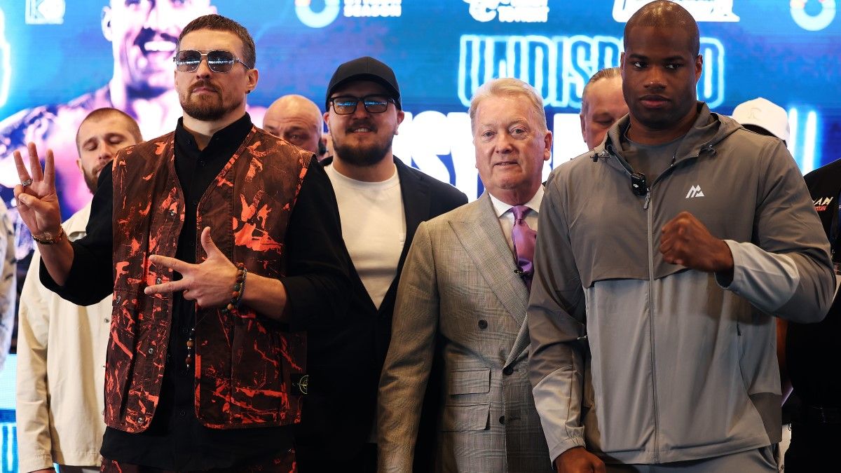 Олександр Усик та Даніель Дюбуа / Getty Images