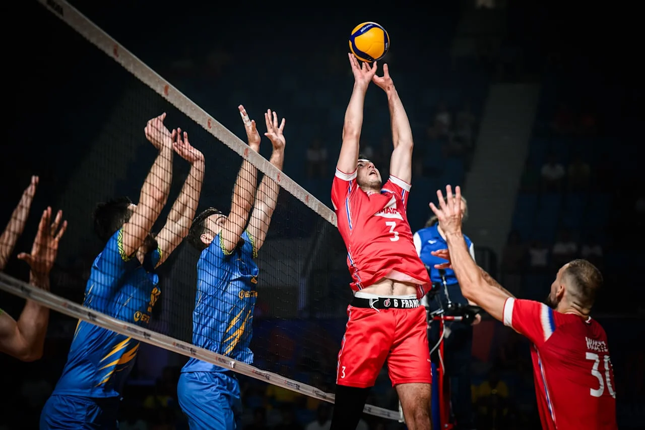Французы оказались сильнее украинцев / фото: FIVB