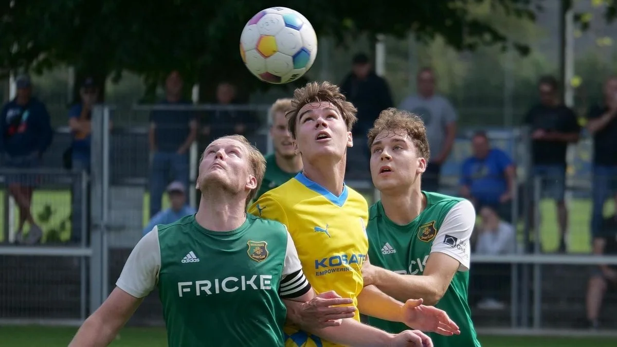 Максим Титаренко (по центру) / Фото: Айнтрахт Брауншвейг II