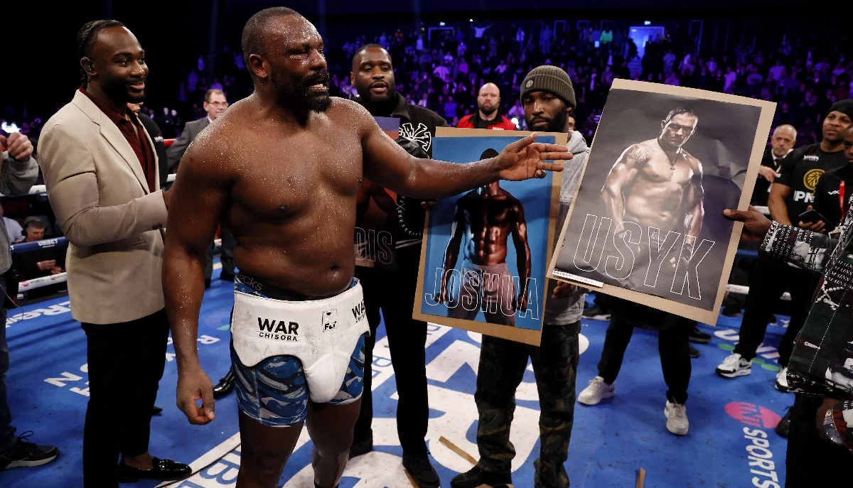 Дерек Чісора з портретом Олександра Усика / Getty Images