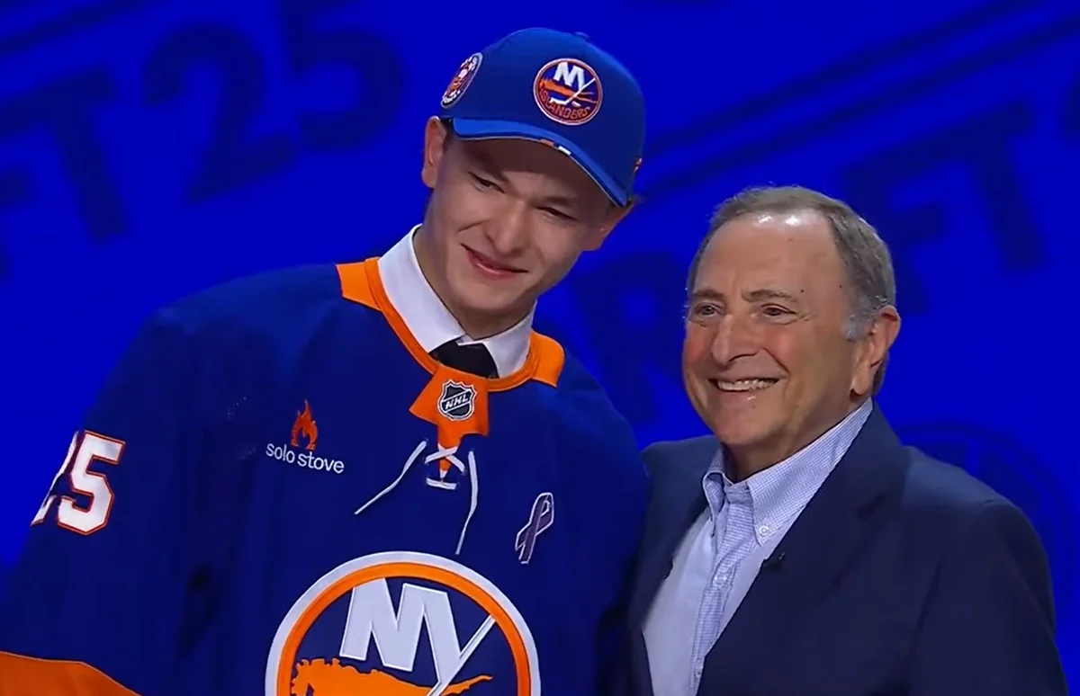 Меттью Шефер (ліворуч) / скріншот