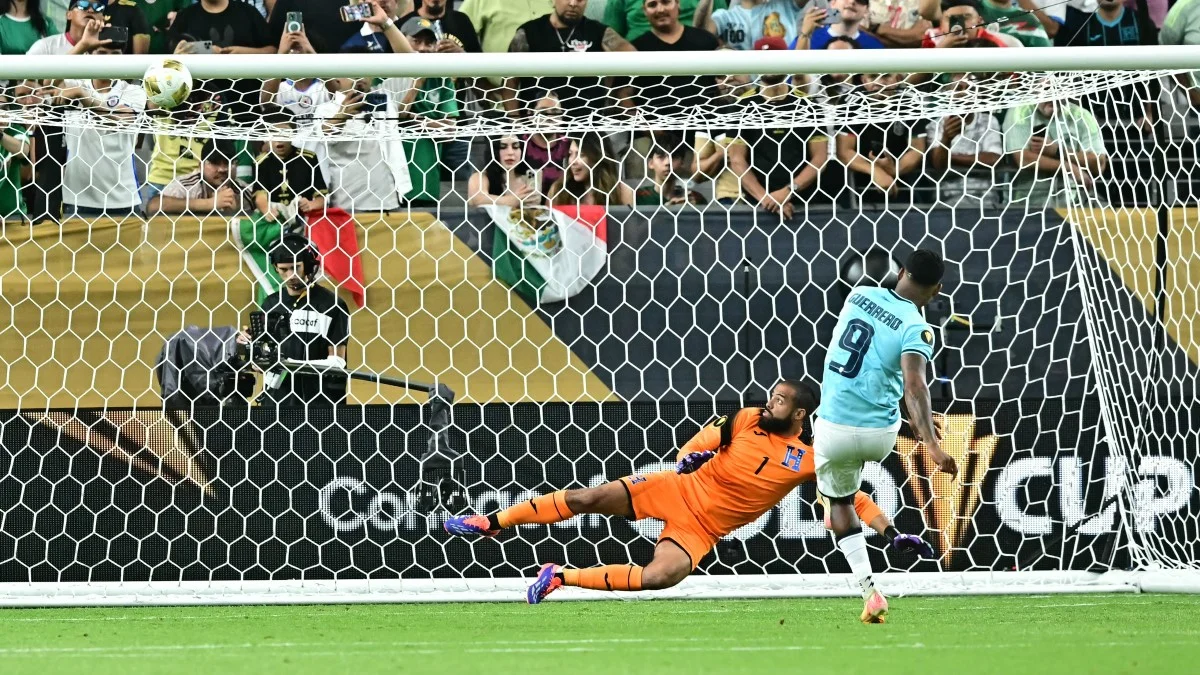 Едуардо Герреро не забив вирішальний пенальті / Getty Images