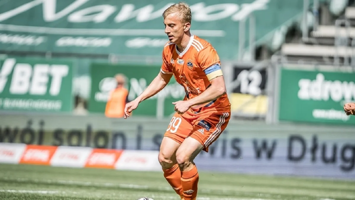 Фото к новости: Двое украинцев остались без клуба в Европе – их команда, которую ранее тренировал легенда Шахтера, только вышла в элиту