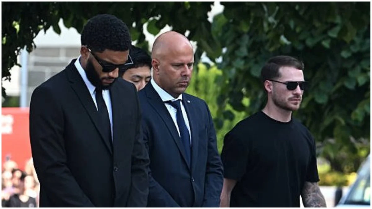 Джо Гомес, Арне Слот і Алексіс Мак Аллістер / Скріншот