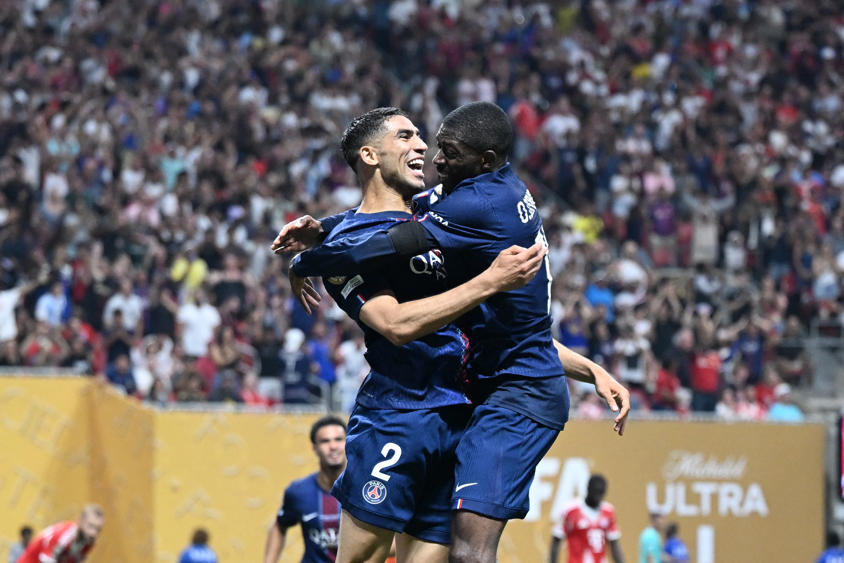 Фото к новости: ПСЖ прошел в полуфинал ЧМ, вдевятером удержав победу над Баварией – Мюнхен потерял Мусиалу и дважды забивал из офсайда