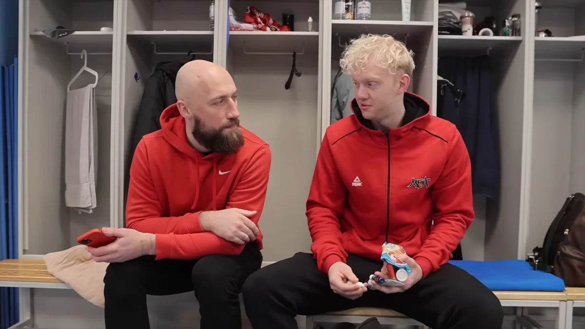 Даніїл Касаткін (справа) / Скріншот