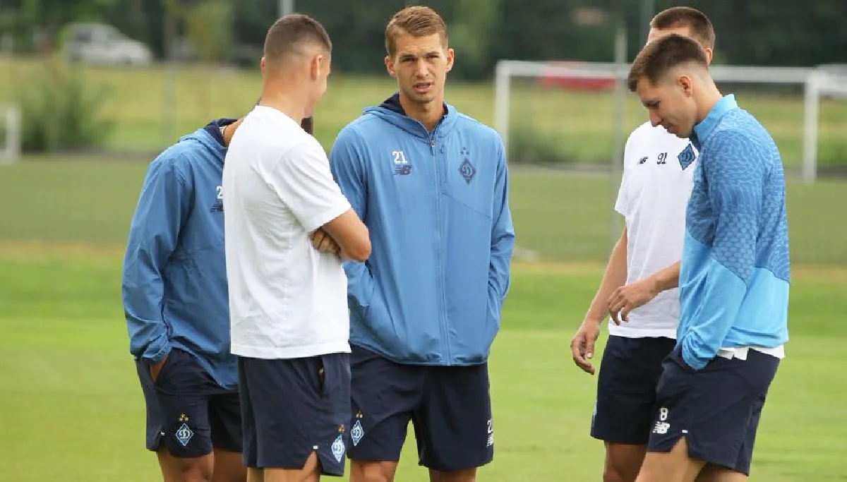 Владислав Супряга (в центре) / ФК Динамо