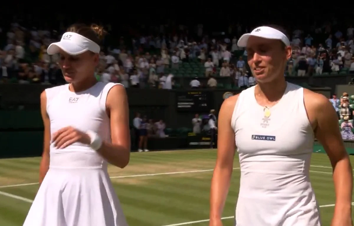 Элизе Мертенс (справа) / скриншот