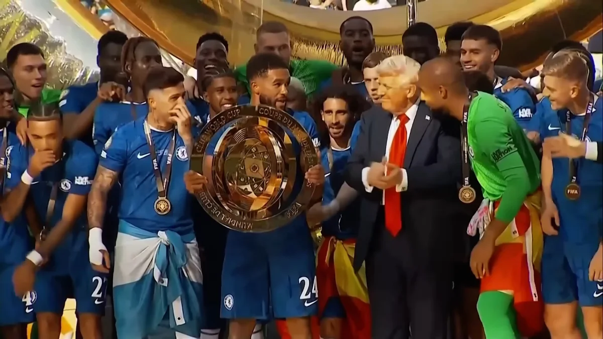 Челсі з трофеєм КЧС / Скріншот