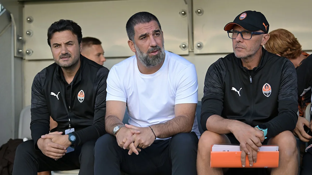 Арда Туран (по центру) / фото: ФК Шахтар