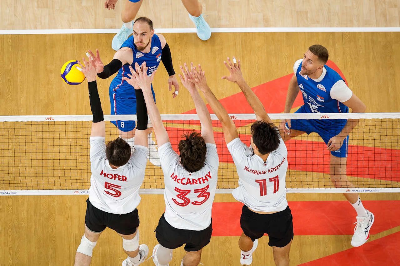Збірна Сербії виграла у команди Канади / FIVB