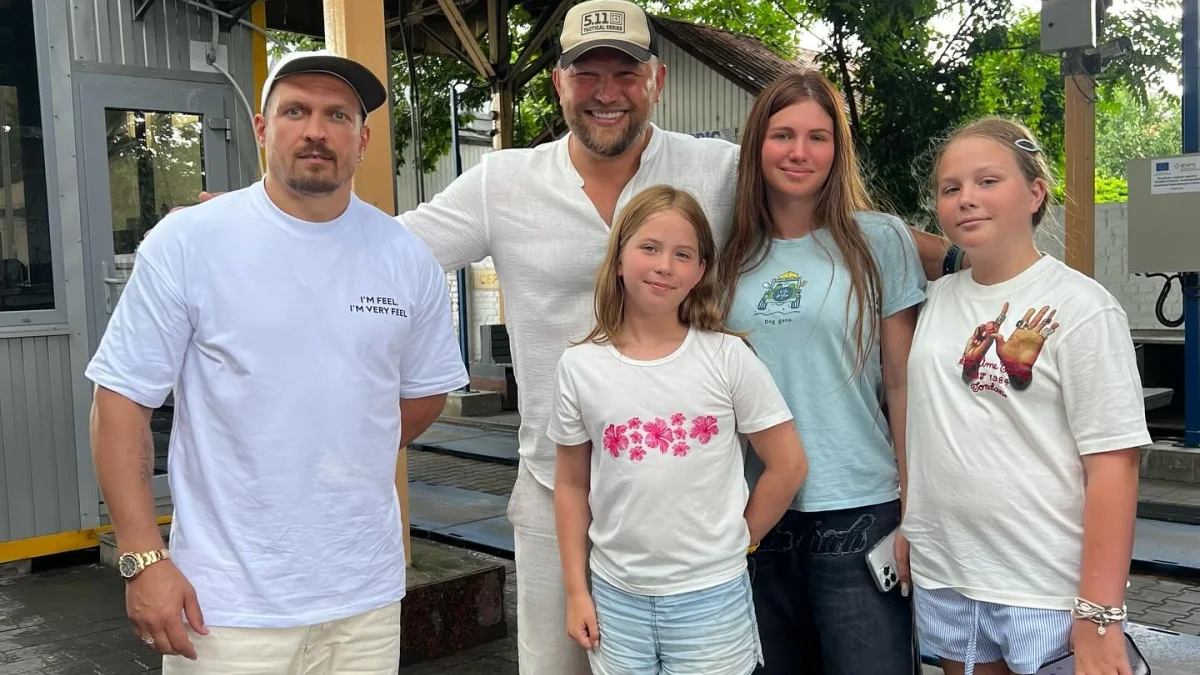 Усик с семьей Сергея Лесника / фото: instagram.com/lesnik_ucsa