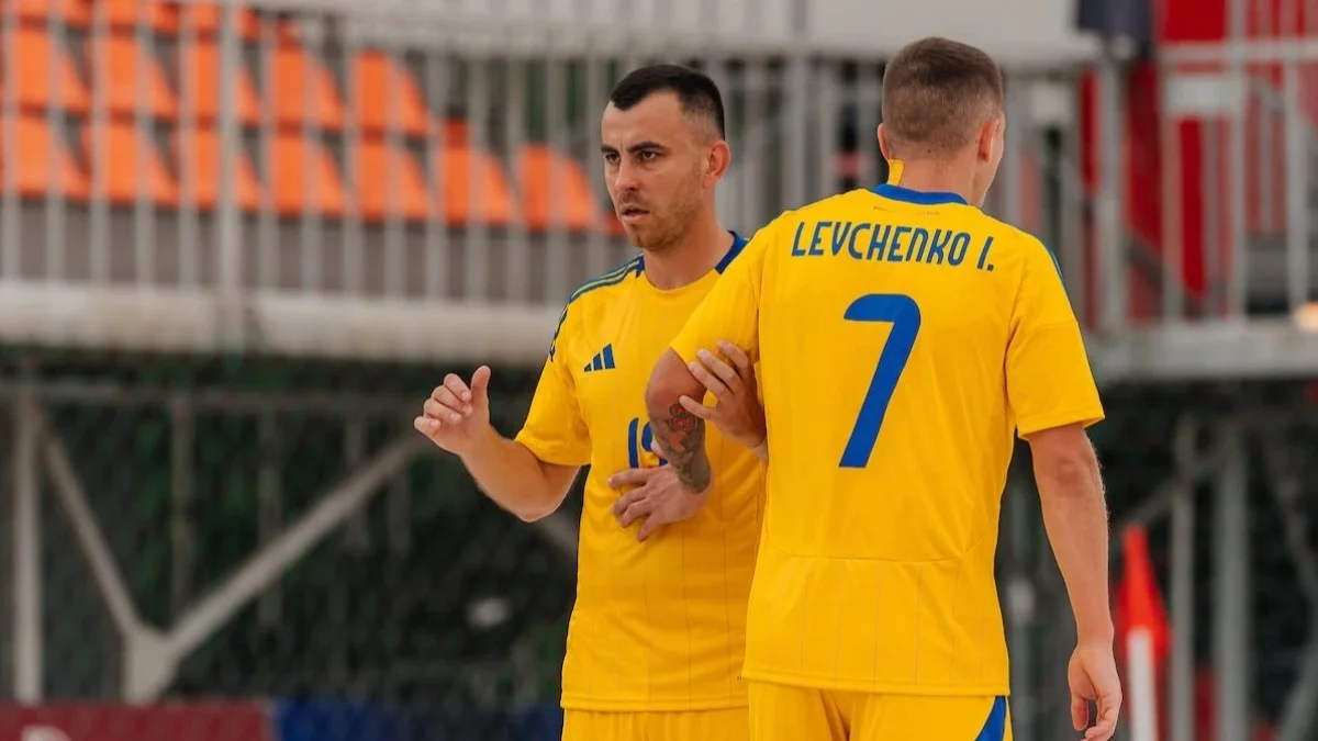 Игроки сборной Украины по пляжному футболу / фото: АПФУ