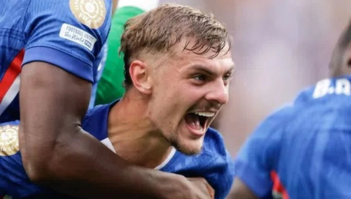 Кірнан Дьюсбері-Хол / Pro Shots