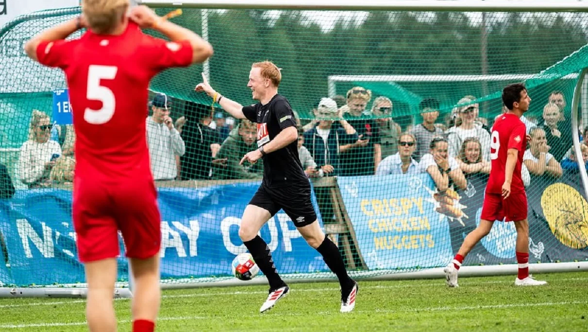 Бё на футбольном поле / Фото из соцсетей