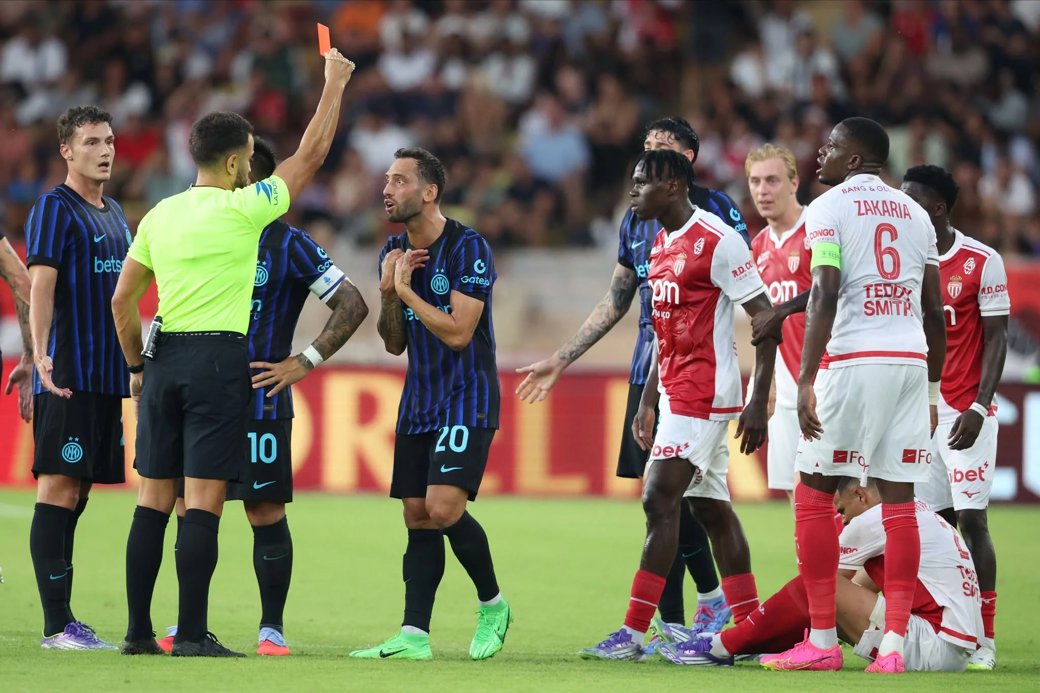 Хакан Чалханоглу / Photo by Neal Simpson/Allstar/Getty Images