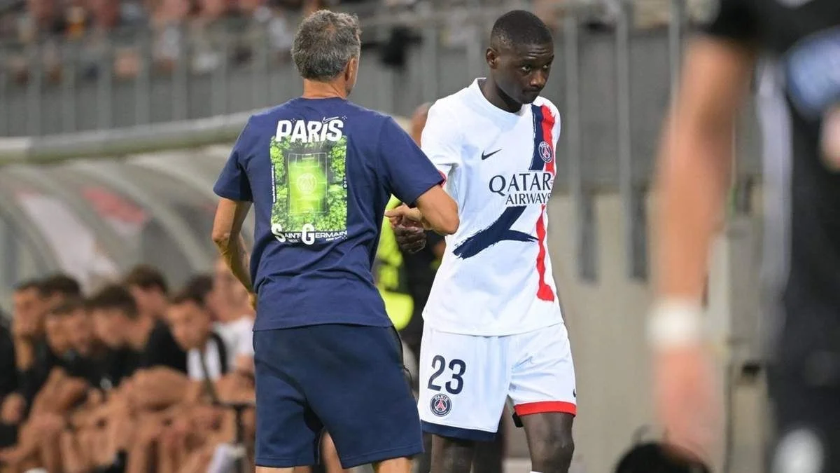 Луїс Енріке та Рандаль Коло Муані / фото: Jean-Baptiste Autissier/L'Équipe