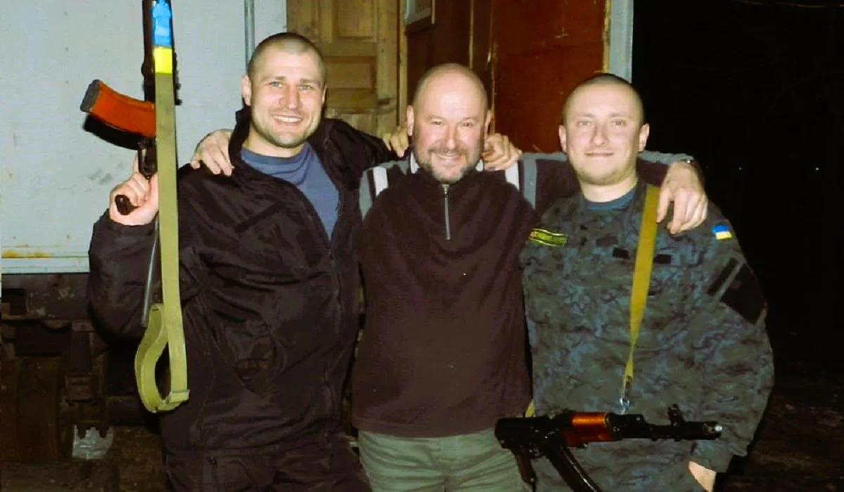 Віктор Ожогін (у центрі) з побратимами в період АТО / Facebook